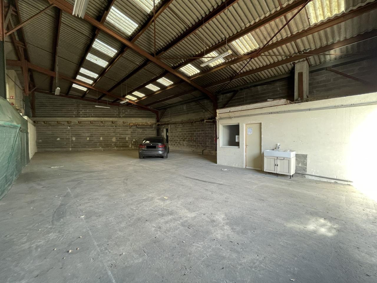 Local d'activité Esvres 300m² Location local d'activité Esvres Indre-et-Loire OLACT2310424 0